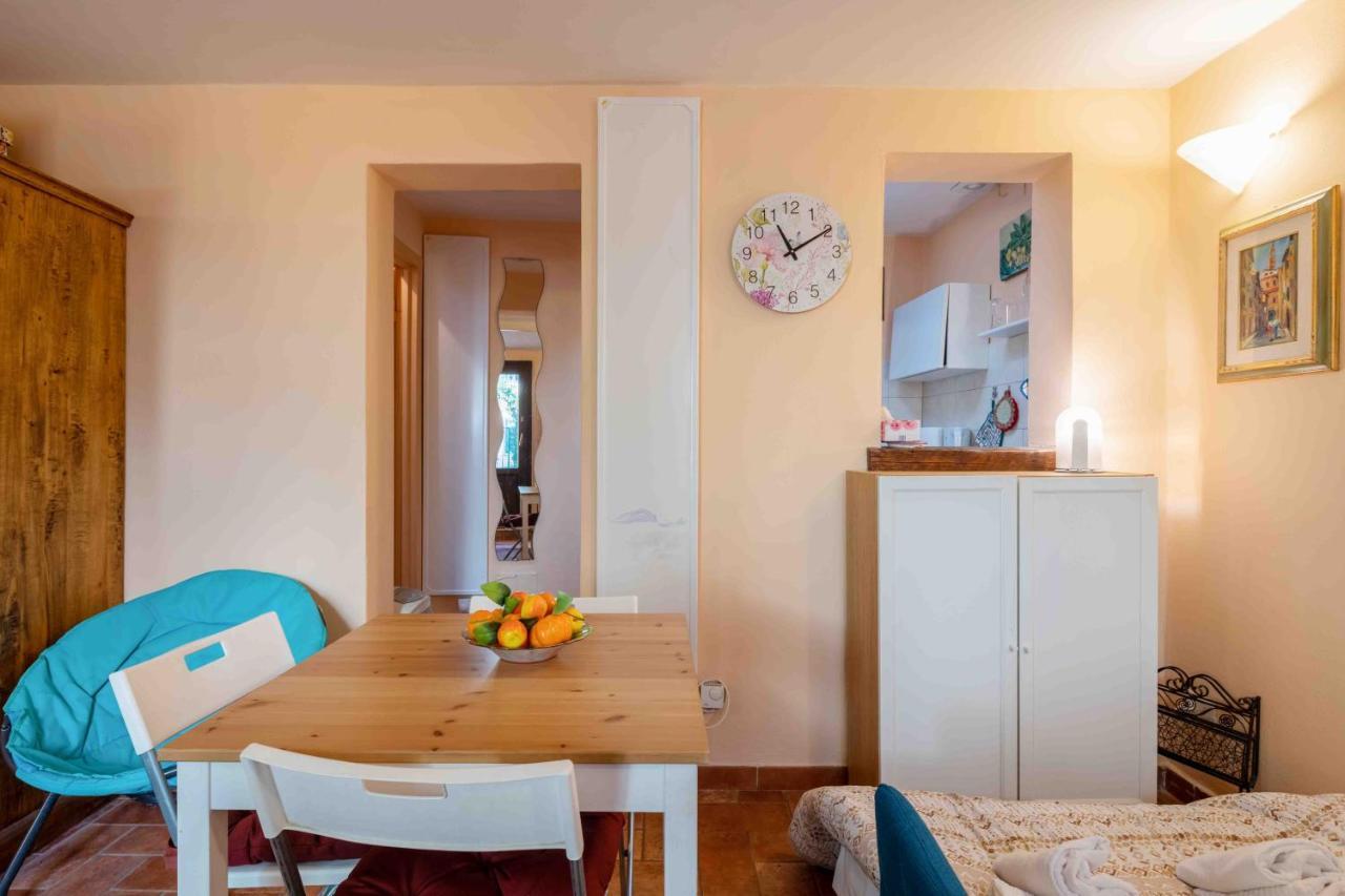San Frediano Cozy Studio With Private Patio Apartment ฟลอเรนซ์ ภายนอก รูปภาพ
